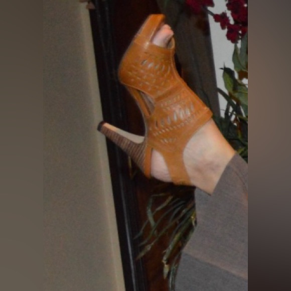 Heels indigo by Clarks leather cut out all over size 6.5 M - Picture 2 of 12